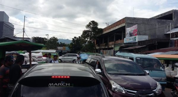 Kemacetan di pasar 23 Maret Kotamobagu