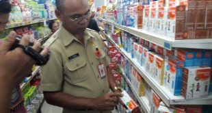 Disperdagkop dan UKM Kotamobagu saat melakukan inspeksi dadakan dengan dinas terkait di sejumlah pasar swalayan